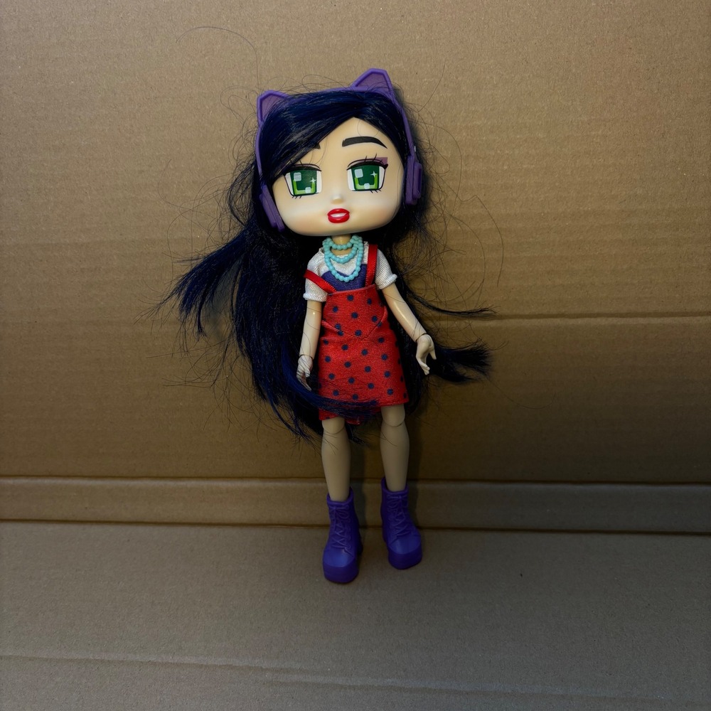 Boxy Girls by Jay@Play Riley Doll‎ Articulated Arms Legs Purple Boots Earphones